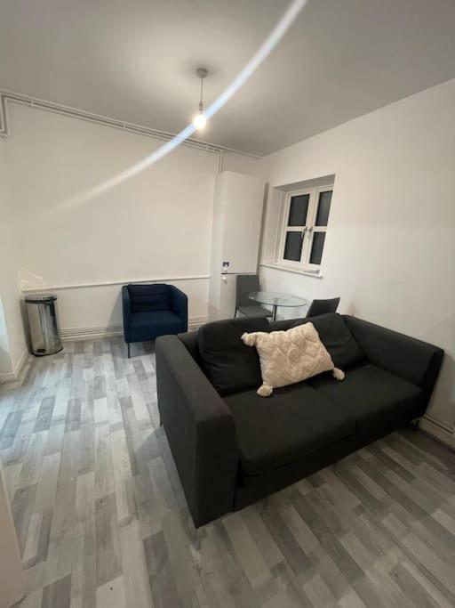 Lovely Spacious Entire 1 Bedroom Apartment - New Management Londres Extérieur photo